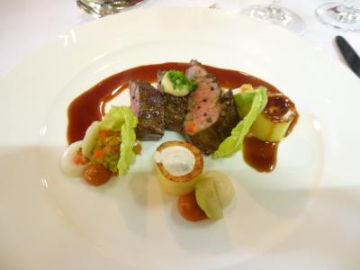 私はグリルしたフランクステーキ（ボンレス牛肉）にピューレ