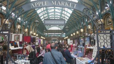 屋根のあるマーケット