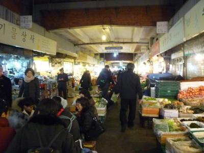 地元の雰囲気がする市場」