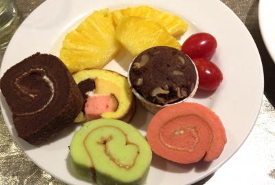 カラフルなロールケーキ