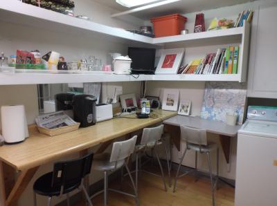 リビングエリア。どこかのお宅を間借りしている感覚です。