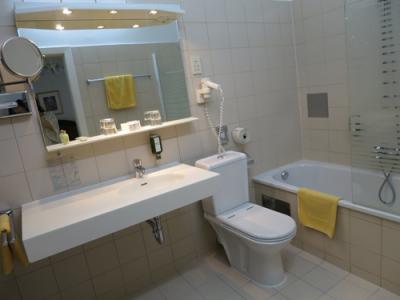 バスルームも広々