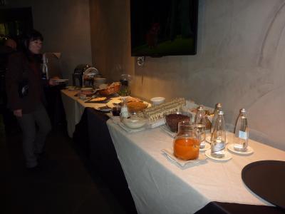 朝食は簡単なセットです