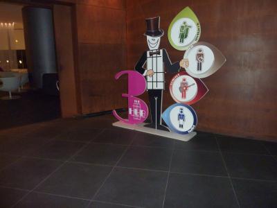 ホテル内レストラン前にあった看板