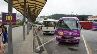 フェリーターミナルから地下道を抜けてバスプールへ