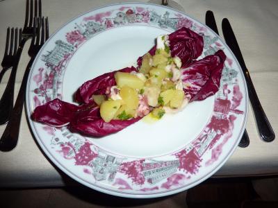 メインダイニングでの食事は見た目も楽しめます