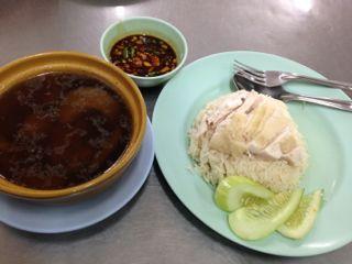 有名なチキンライス、カオマンガイのお店