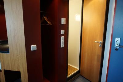 部屋に入るとすぐトイレ