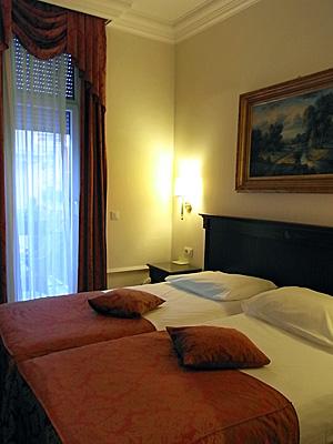 コンパクトで清潔感がある部屋