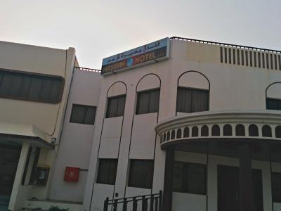 島中心部に近い中堅ホテル