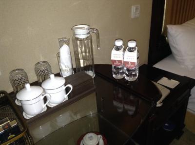 こちらは無料の水。