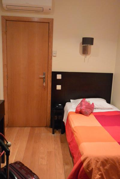 広さは十分だが、エアコン使えないとこの時期でも蒸し暑い