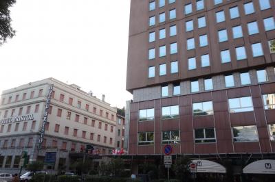 Hotel Bristol の手前の道を右に。