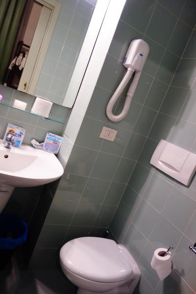 バスルーム。この左手がシャワーブース。