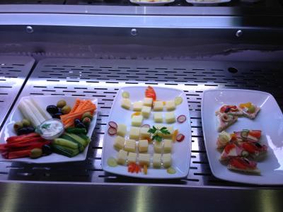 ラウンジでの軽食