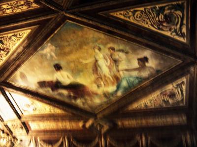 アルノ川沿いの歴史を感じさせる古いホテル