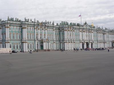 ３つの入口の右側から入ります