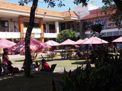 なんでも売ってます