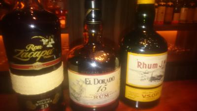 葉巻とラム酒の素敵なお店