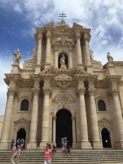 旧市街の中心にあるドゥオーモ