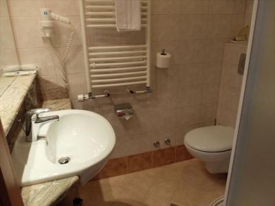 浴室はちょっと狭い感じですが、新しく清潔。