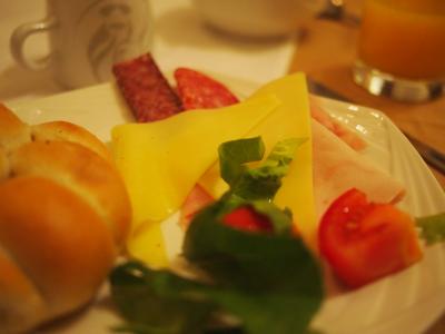 朝食。一人6EUR。前日までに要申し込み。