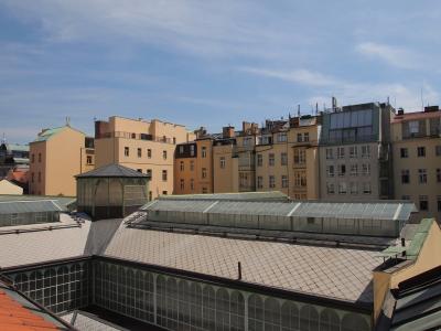 部屋からの眺め。ブロック内側は、スーパーAlbertの敷地。