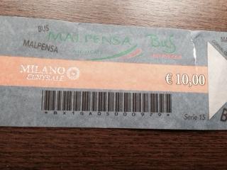 バス券は、当日乗り場で、クレジットカードでも買えます。
