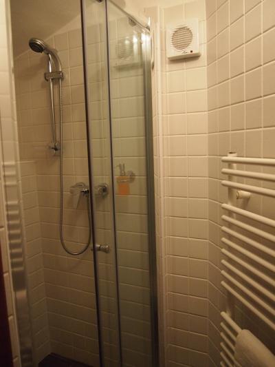 シャワールーム。バスタブはなし。