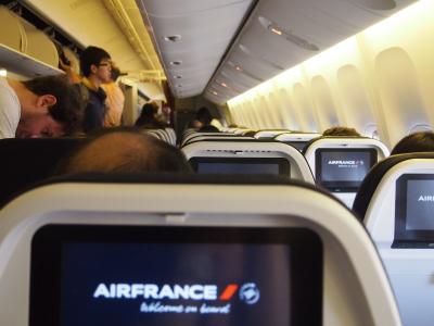 エコノミー、二列シートで快適