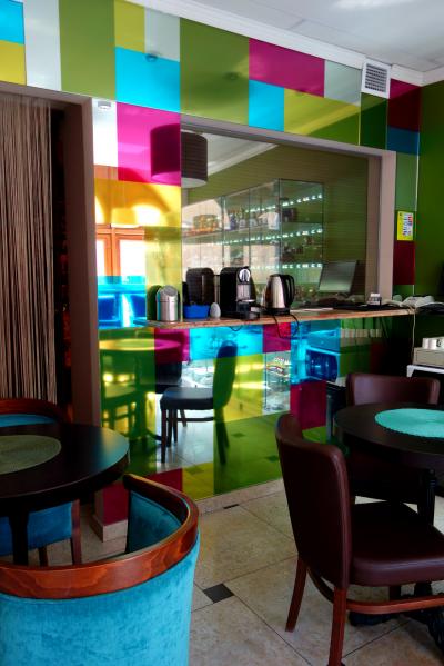 1階のカフェ、セルフで作れます。