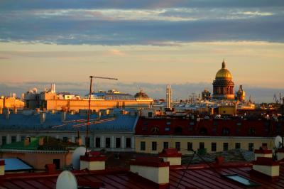 遠くにはイサク聖堂も見えます。