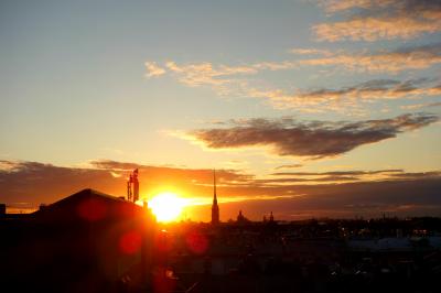 ネヴァ川方向に沈む夕日