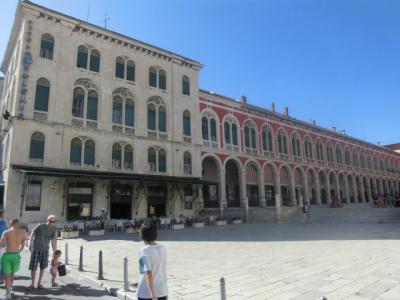 ベネチア時代のネオルネッサンス時代(1865年)の建築