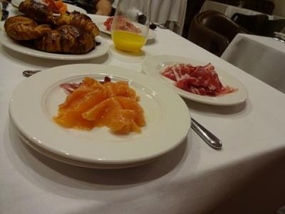 朝食は、豊富なメニューから、幾らでも選択可能