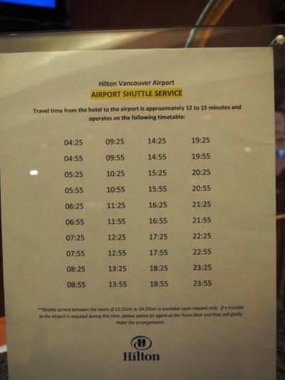 ヒルトン→空港の送迎バスに時刻表です