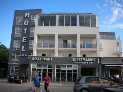 「必ず立ち寄ります。路線バスでも・・・！」