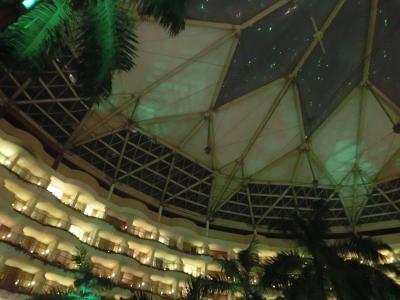 レストラン営業時間中はインド風音楽がループでながれている