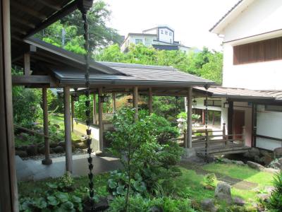 庭園と離れの落ち着いた旅館です