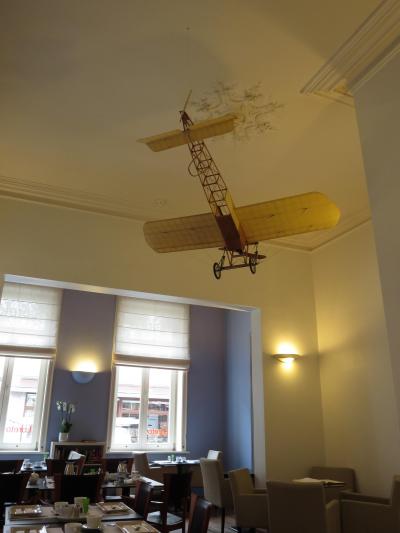 食堂の天井にあった大きな模型飛行機