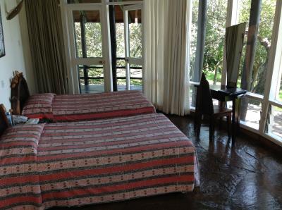 森のコテージと言う感じですがセキュリティは万全です