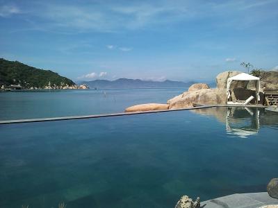 ホテルのプール