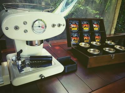 東屋にあるコーヒーメーカー