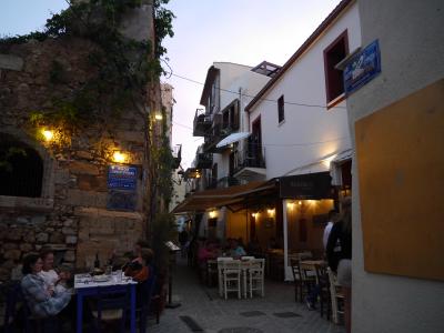 右手２階のパラソルのある部屋です。