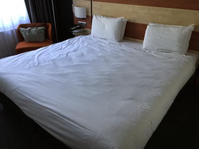 キングベッドの部屋です。