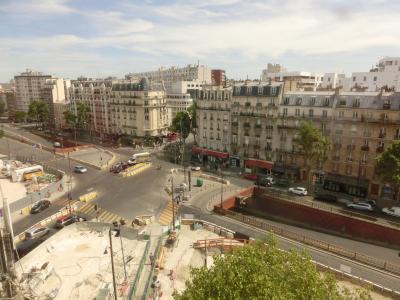 ホテルの前は工事中です