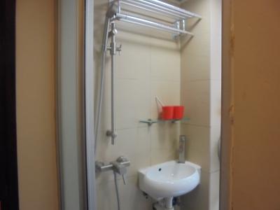 シャワーとトイレは一緒です。