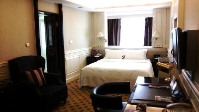 左側がバスルーム