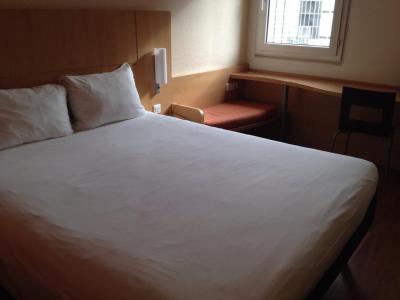 とてもシンプルなお部屋ですが、綺麗です。