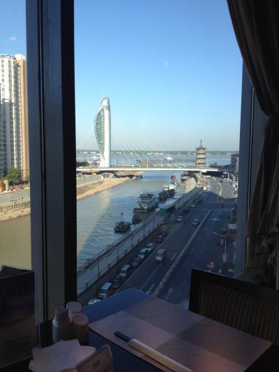 朝食会場から見た長江の景色